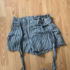 Shorts with belt